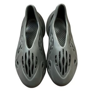 (SOLD) Yeezy Foam Runner Carbon